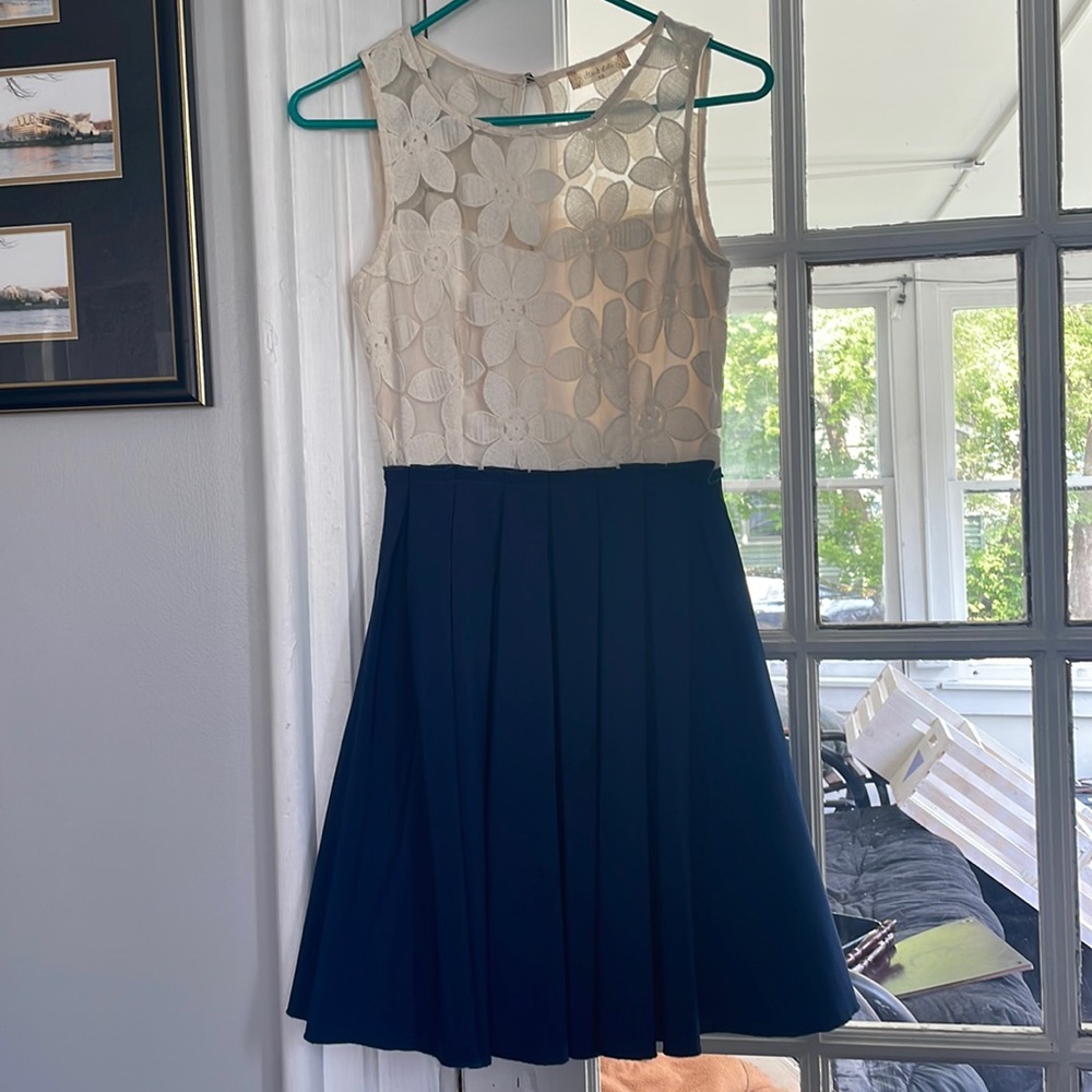 Altar’d state extra small beautiful dress flower print with blue bottom